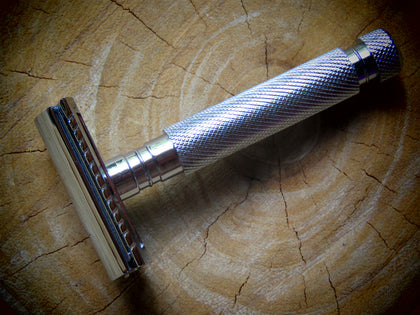 Three piece safety razors
