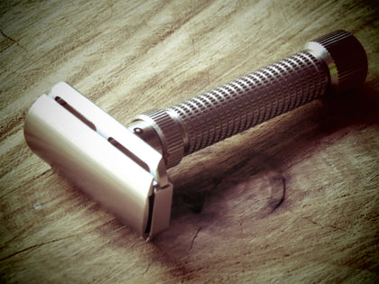 Adjustable safety razors