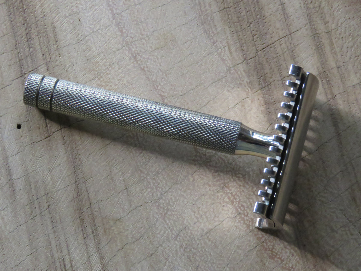 Gillette 'New' in Bakelite case 1930-490 (V430) – Bundubeard