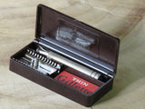Gillette 'New' in Bakelite case 1930-490 (V430)