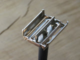 British made Gillette Slim twist (Knack) B2 1981 (V291)