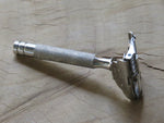 Ever ready 1912 British made single edge razor (V289)