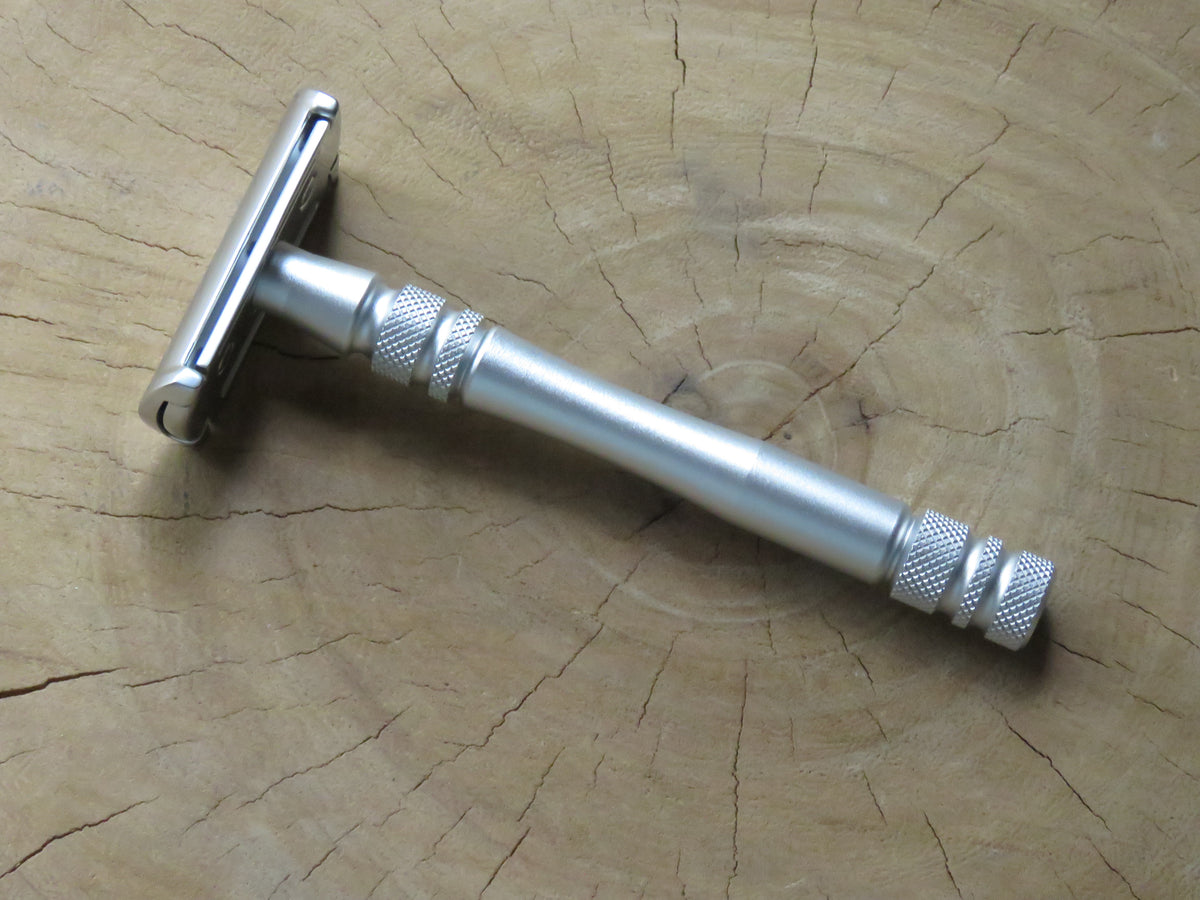 Tall aluminium handle Safety Razor DE24 – Bundubeard