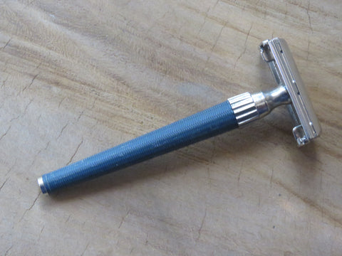British made Gillette Slim twist (Knack) V3 1975 (V395)