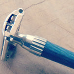 British made Gillette Slim twist (Knack) V3 1975 (V395)