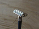 British made Gillette Slim twist (Knack) V3 1975 (V395)