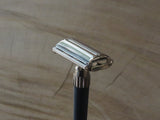 British made Gillette Slim twist (Knack) V3 1975 (V395)