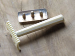 Good humor open comb 2-piece razor 1932-1936 (V155)