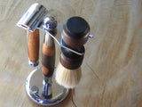 Hardekool razor, brush and stand set in Heartwood/Sapwood (HKS5)