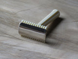 Good humor open comb 2-piece razor 1932-1936 (V155)
