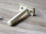 Good humor open comb 2-piece razor 1932-1936 (V155)