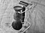 Z-Shape Razor and brush stand in clear or black acrylic - Bundubeard